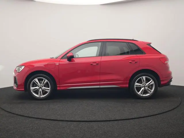 Audi Q3 45 TFSI e S Line PHEV 245pk Dealer O.H. | Trekhaak Af Fabriek | Camera | Blis | Stoelverwarm...