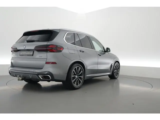 BMW X5 xDrive50e M Sport | Rijklaar! | Frozen Pure Grey | Stoelventilatie | Stoel+stuurverw.| Pano |...