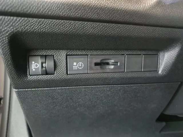 Peugeot e-308