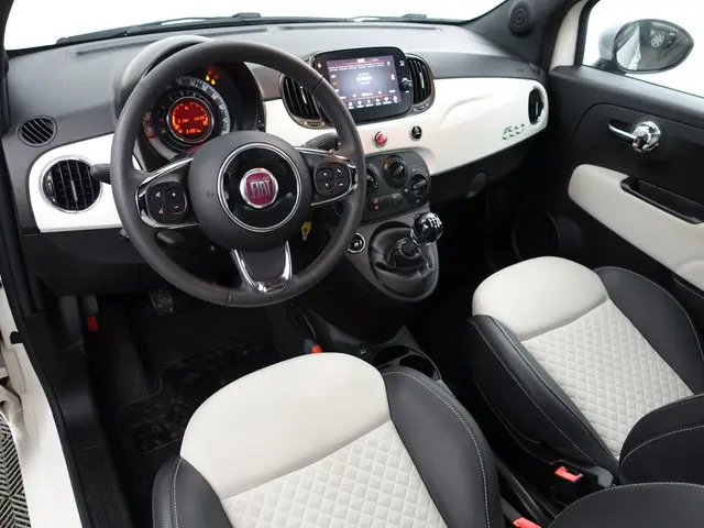 Fiat 500 1.0 Hybrid Dolcevita- Panoramadak, Two Tone, Carplay, Android Auto, Design Interieur