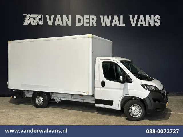 Peugeot Boxer 2.2 BlueHDi 141pk Bakwagen Laadklep Euro6 Airco | Cruisecontrol | 1055kg laadvermogen Bijrijdersbank