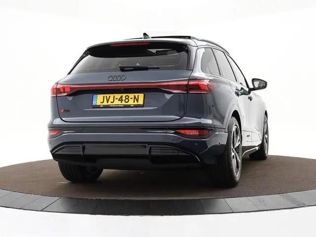 Audi Q6 e-tron Launch edition quattro 100Kwh 388 PK · Panorama dak · Assistentiepakket Veiligheid ·...
