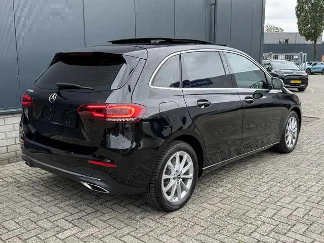Mercedes-Benz B-klasse 250 e 17"/Leder/Panoramadak/Stoel + stuurverwarming/Camera/PDC v+a/Apple Carp...