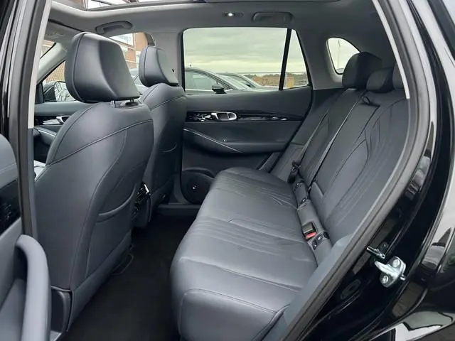 Geely E5