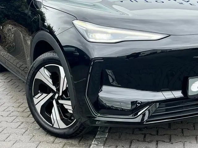 Geely E5