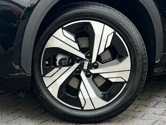 Geely E5