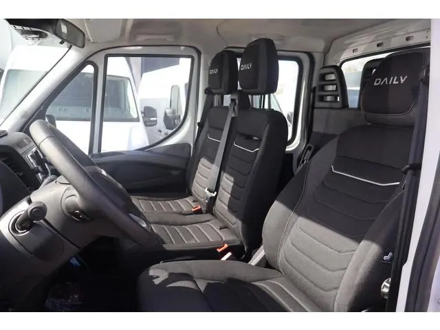Iveco Daily 35S18 Hi-Matic Open Laadbak DC 3.5T Trekhaak (7 persoons)