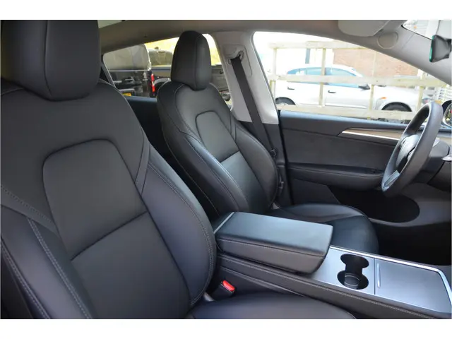 Tesla Model Y RWD 58 kWh LFP accu, AutoPilot3.0 Ryzen (Meerprijs FSD 99,- p/mnd)