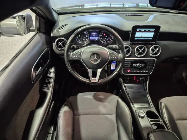 Mercedes-Benz A-klasse 180 Ambition Automaat | Trekhaak | Airco | Cruise | Stoelverw. | Navi-Carplay...