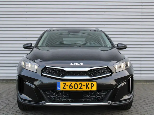 Kia Xceed 1.0 T-GDi DynamicPlusLine | Stuur-/stoelverwarming | Camera | Dodehoek detectie | Elektr. achterklep | 18" LM | Clima | Navi |