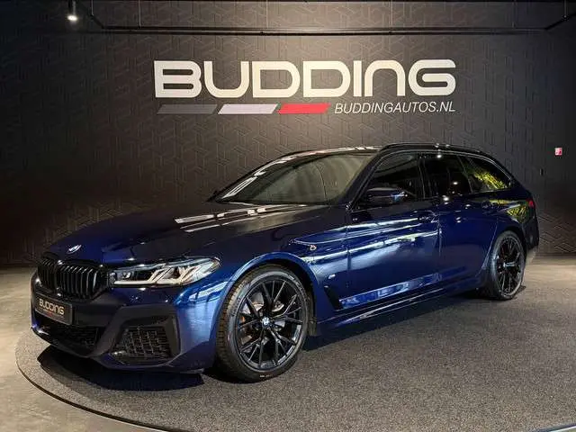 BMW 5-serie Touring 520i Business Ed | M-sport | Trekhaak | Tansanitblau