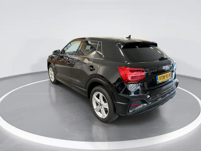 Audi Q2 35 TFSI 150pk S-tronic S Edition · Camera · Apple/Android Car Play · Navigatie · Stoelverwar...