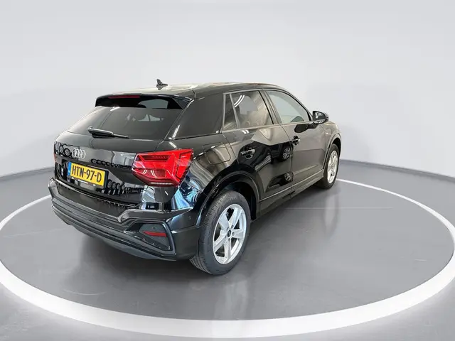 Audi Q2 35 TFSI 150pk S-tronic S Edition · Camera · Apple/Android Car Play · Navigatie · Stoelverwar...