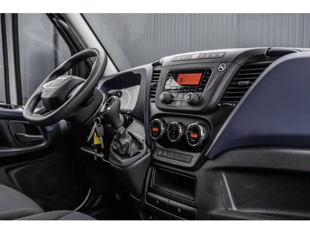 Iveco Daily **35S14V 2.3 L2H2 | Automaat | Euro 6 | Cruise | Climate | 3500 KG Trekgewicht | Trekhaa...