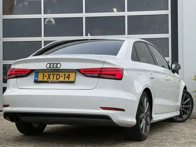 Audi A3 Limousine 1.4 TFSI CoD Ambition 3x S-Line 150pk DSG | Audio-navigatie full map | Bang & Oluf...