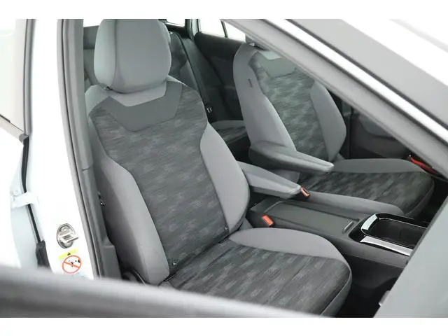 Volkswagen ID.4 Pure 52 kWh SOH 92% Trekhaak Navigatie Parkeersensoren Adaptive Cruise Apple CarPlay...