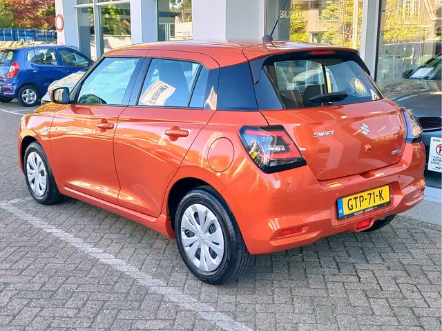 Suzuki Swift 1.2 COMFORT SMART HYBRID Navi | Keyless | Airco | Camera | Adaptive Cruise