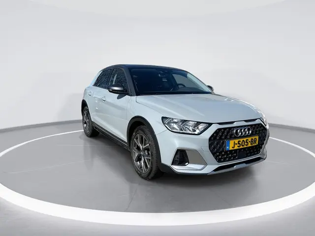 Audi A1 citycarver 25 TFSI 95pk Epic · Apple/Android Car Play · Stoelverwarming · P-Sensoren · Cruis...