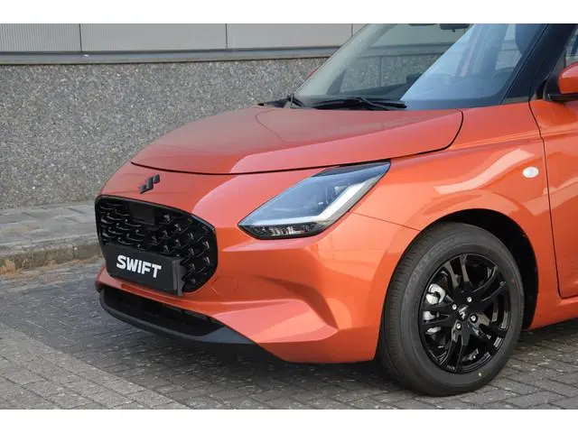 Suzuki Swift 1.2 Comfort Smart Hybrid | SUMMER EDITION!! | 15'' ZWARTE LICHTMETALEN VELGEN | 10 JAAR...
