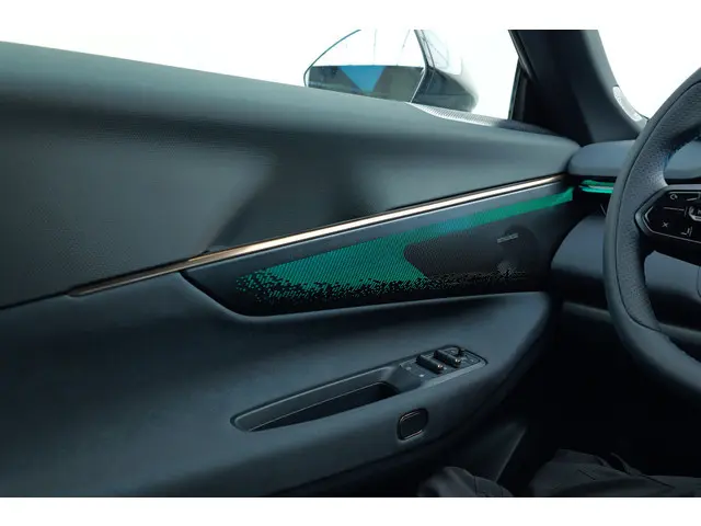 Lynk & Co 08