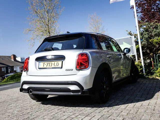 MINI Mini 1.5 Cooper Camden Edition 1e-Eig. & Dealer-Onderh. BOVAG-Garantie. NL-Auto.