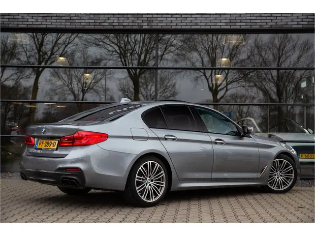 BMW 5-serie M550i xDrive M-Sport , 4-wielsturing, Panoramadak, Harman/Kardon, Adap. cruise,