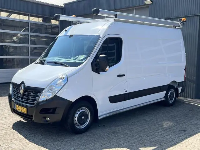 Renault Master T35 2.3 dCi L2H2 Airco Cruise controle Kastinrichting Trekhaak 2500kg Trekgewicht Imp...