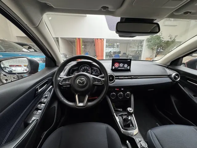 Mazda 2 1.5 Skyact-G Luxury [ Apple carplay I Heads-up display I Camera 
