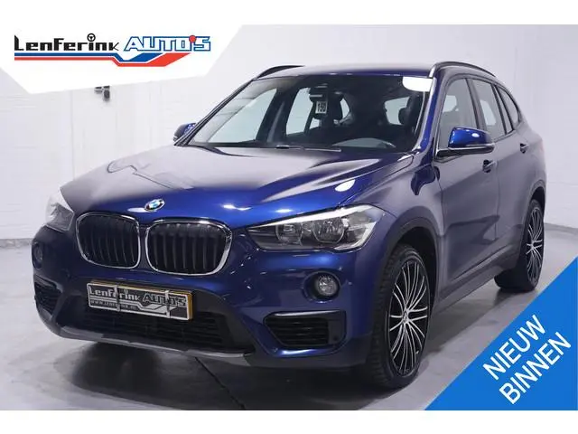 BMW X1 sDrive18i Advantage Navi Sportstoelen Clima Stoelverwarming PDC v+a 19 Inch velgen