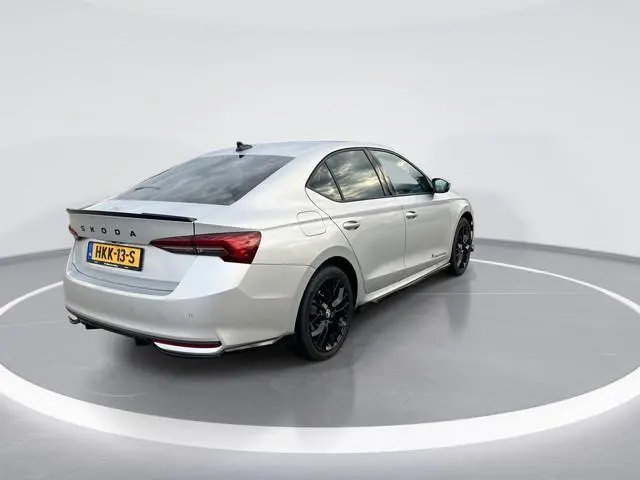 Skoda Octavia 1.5 TSI MHEV DSG Business Edition | 18 Inch | Spoilerpakket | Herwaardering!