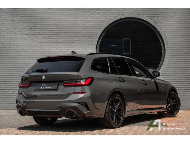 BMW 3-serie Touring 330i xDrive High Executive M-Sport, trekhaak, panoramadak, head-up, laser, comfo...
