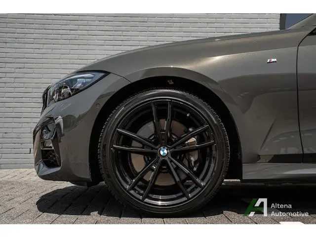 BMW 3-serie Touring 330i xDrive High Executive M-Sport, trekhaak, panoramadak, head-up, laser, comfo...