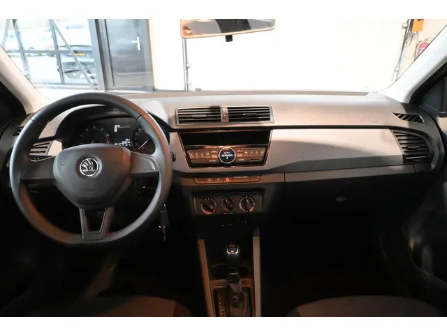 ŠKODA Fabia 1.2 TSI Active Automaat Airco Elektrisch pakket All in Prijs Inruil Mogelijk!