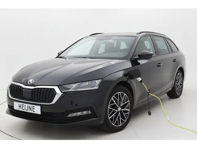 ŠKODA Octavia Combi TSI iV 204PK HYBRID PHEV AMBITION BUSINESS CAMERA/CARPLAY/NAVI