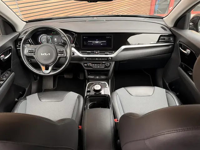Kia e-Niro DynamicLine 64 kWh Trekhaak / Navi / Clima / Camera / Adapt. Cruise