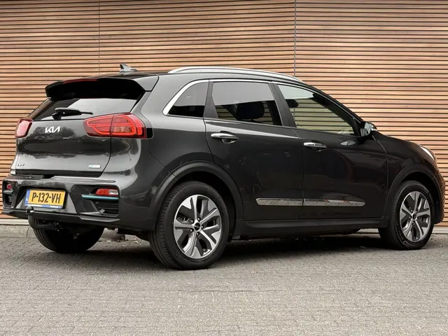 Kia e-Niro DynamicLine 64 kWh Trekhaak / Navi / Clima / Camera / Adapt. Cruise