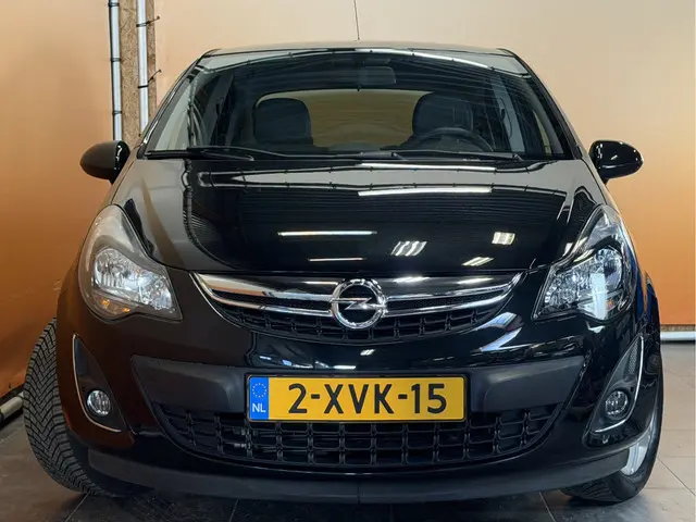Opel Corsa 1.2-16V BlitZ navi | ecc | lmv | trekh | stoel - en stuurverwarming