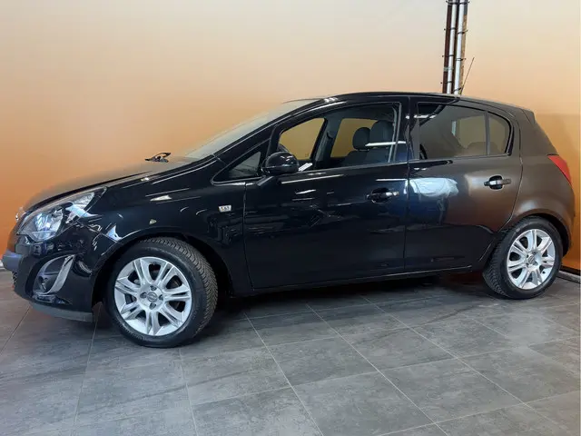 Opel Corsa 1.2-16V BlitZ navi | ecc | lmv | trekh | stoel - en stuurverwarming