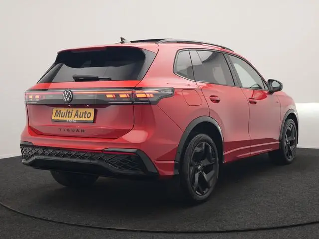 Volkswagen Tiguan 1.5 eHybrid R-Line Edition PHEV 204pk Dealer O.H. | Panodak | Adaptive Cruise | He...