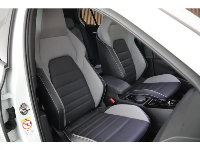 Volkswagen Golf 1.5 272pk eHybrid GTE Black Style Trekhaak Camera Leder Memory HUD Keyless Stoelvent...