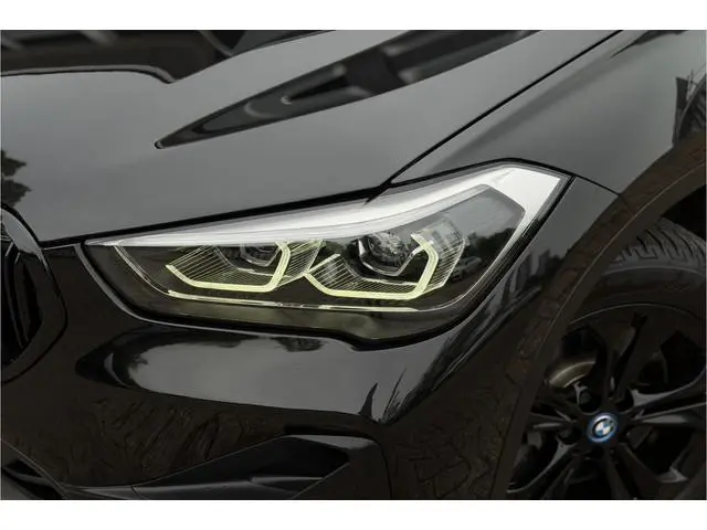 BMW X1 xDrive25e | Leder | Head-Up | PDC V+A | LED | Elektrische Klep | 20x op voorraad !