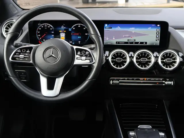 Mercedes-Benz EQA 250 LUXURY 67 kWh SOH 96% + PANORAMA | CAMERA | SFEERVERLICHTING | STOELVERWARMING