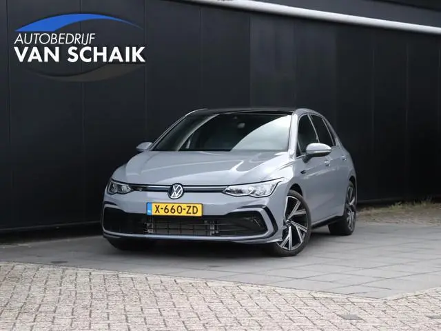 Volkswagen Golf 1.5 eTSI R-Line Business | PANO-DAK | STOEL/STUURVERW. | CAMERA | APPLE CARPLAY | NA...