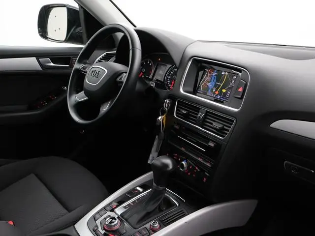 Audi Q5 2.0 TFSI 230 PK QUATTRO AUT8 + XENON / STOELVERW. / NAVIGATIE / ELEKTR. ACHTERKLEP