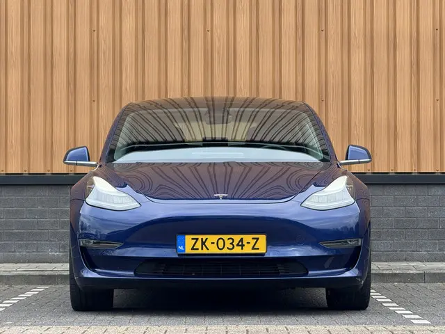 Tesla Model 3 Standard RWD Plus 60 kWh | 360° Camera | Panoramadak | Parkeersensoren | Keyless | Sto...