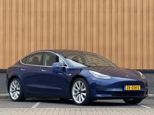 Tesla Model 3 Standard RWD Plus 60 kWh | 360° Camera | Panoramadak | Parkeersensoren | Keyless | Sto...