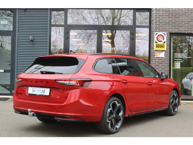 ŠKODA Superb Combi 1.5 TSI PHEV 204PK Sportline Business Pano/Leder/Matrix LED/Keyless/360/Headup/DC...