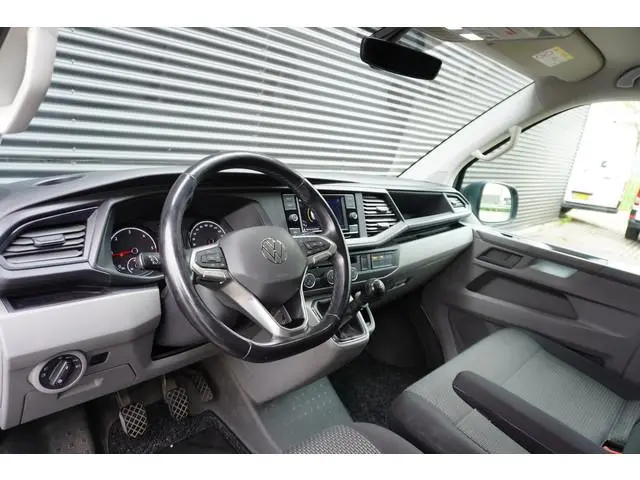 Volkswagen Transporter L2H1 150pk Trekhaak Apple Carplay Camera Parkeersensoren Cruise control 3-Zit...