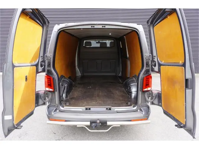 Volkswagen Transporter L2H1 150pk Trekhaak Apple Carplay Camera Parkeersensoren Cruise control 3-Zit...
