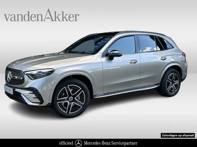 Mercedes-Benz GLC 300e AMG // Panoramadak // Trekhaak // Achterbank Verwarming // 360 Camera // Memo...